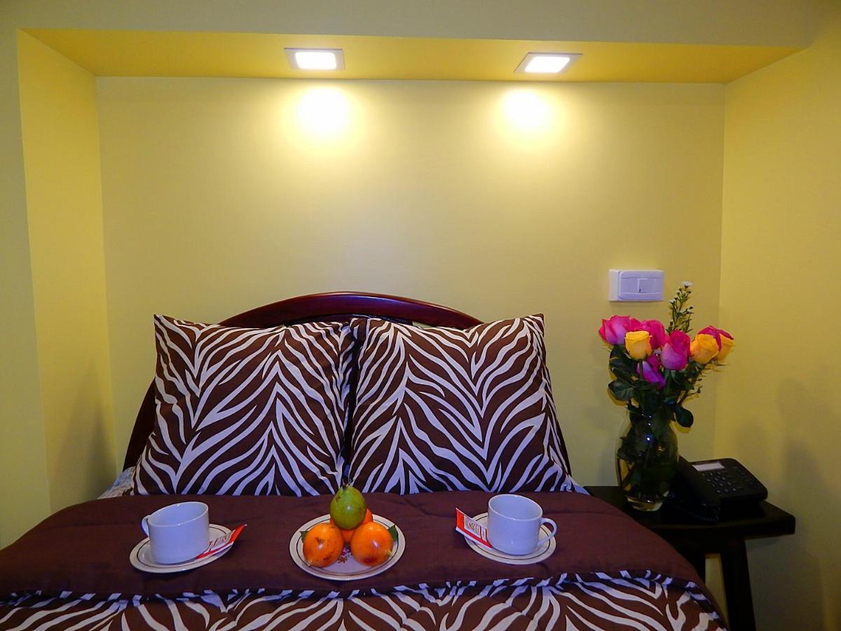 Hotel Olympus Plaza à Quito Extérieur photo
