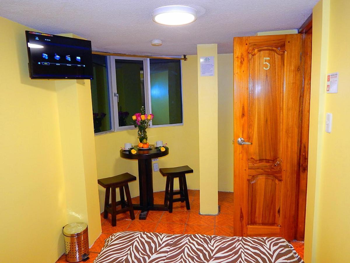 Hotel Olympus Plaza à Quito Extérieur photo