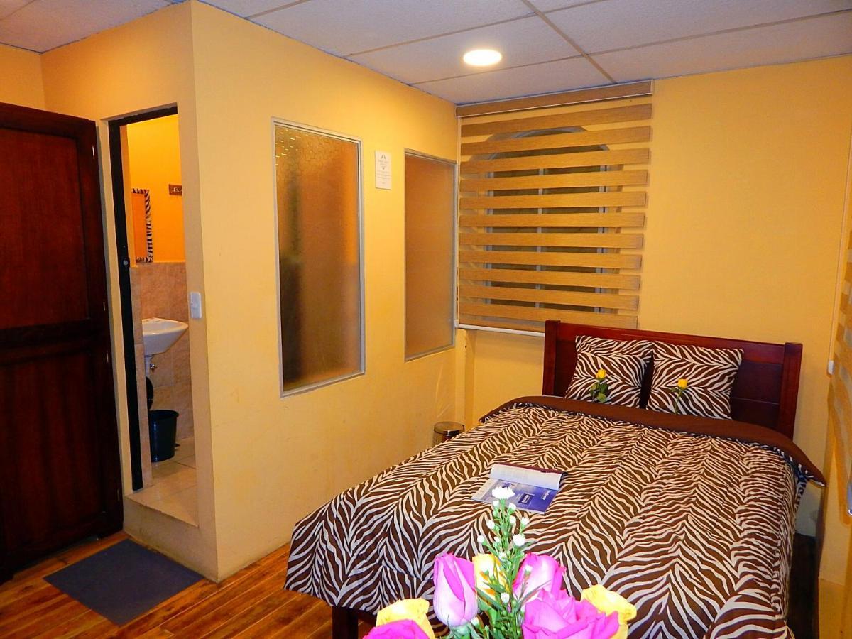 Hotel Olympus Plaza à Quito Extérieur photo