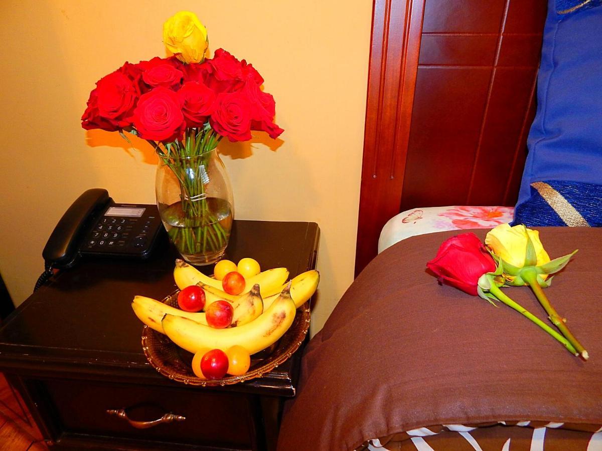 Hotel Olympus Plaza à Quito Extérieur photo