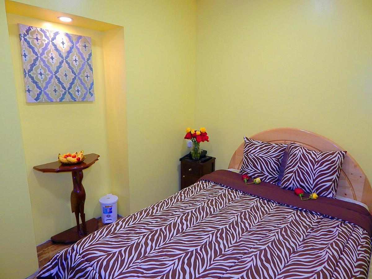 Hotel Olympus Plaza à Quito Extérieur photo