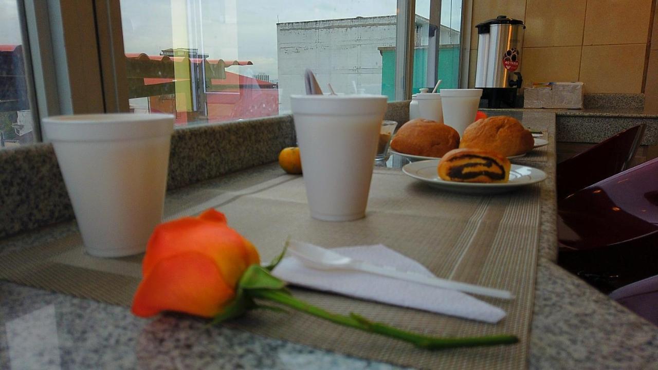 Hotel Olympus Plaza à Quito Extérieur photo