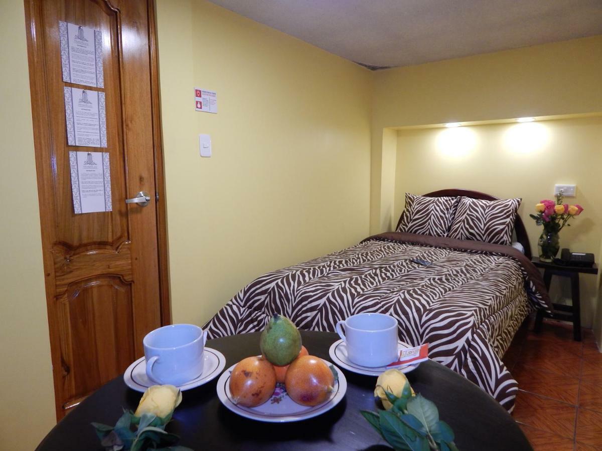 Hotel Olympus Plaza à Quito Extérieur photo