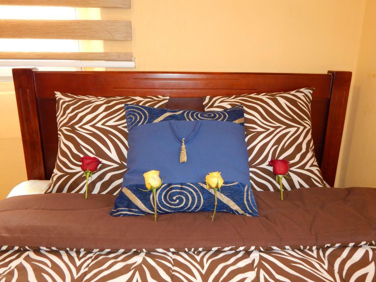 Hotel Olympus Plaza à Quito Extérieur photo