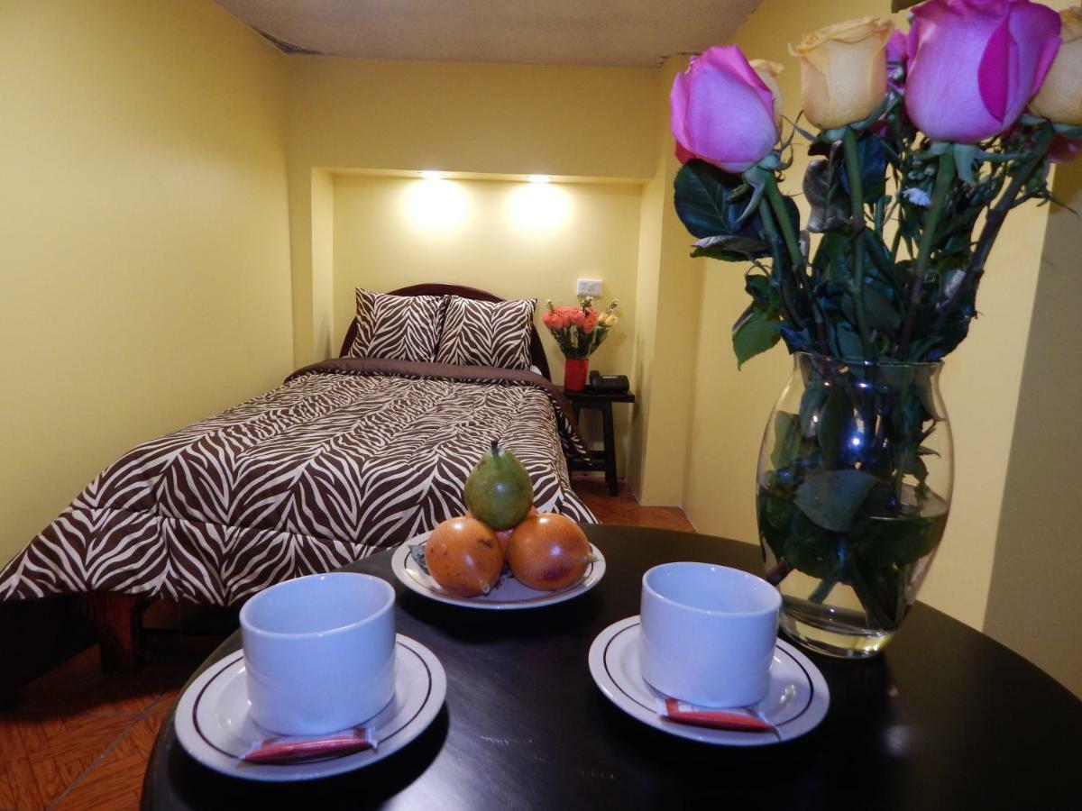 Hotel Olympus Plaza à Quito Extérieur photo